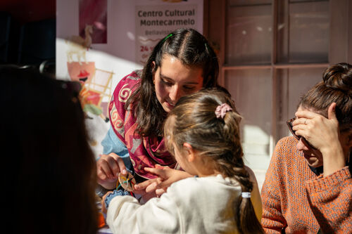 Espacio de experimentación con lana para niños y espacio de lectura, Domingo 26 de abril