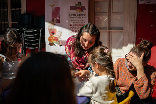 Espacio de experimentación con lana para niños y espacio de lectura, Domingo 26 de abril