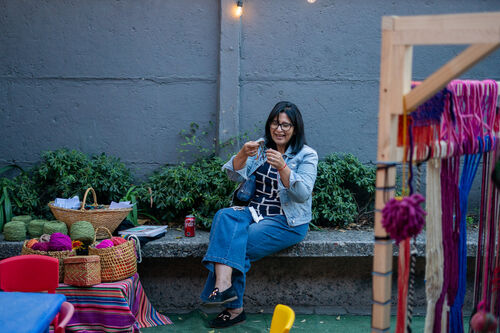 Espacio de experimentación con lana para niños y espacio de lectura, Domingo 26 de abril