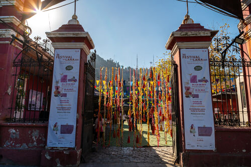 Instalación stands, Jueves 23 de abril