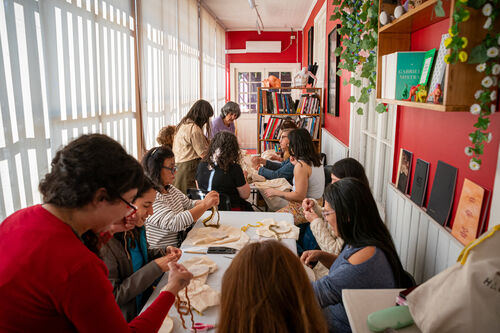 Taller de bordado en volumen, con fibras de lana teñidas con tintes vegetales, Sábado 25 de abril