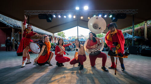 Desfile, Sábado 25 de abril