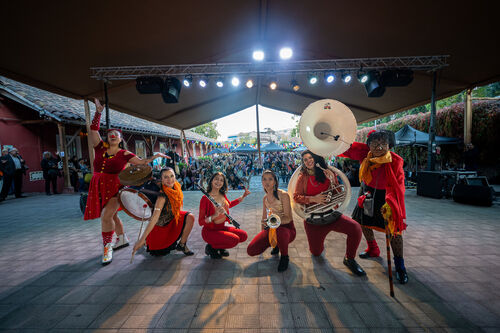 Desfile, Sábado 25 de abril