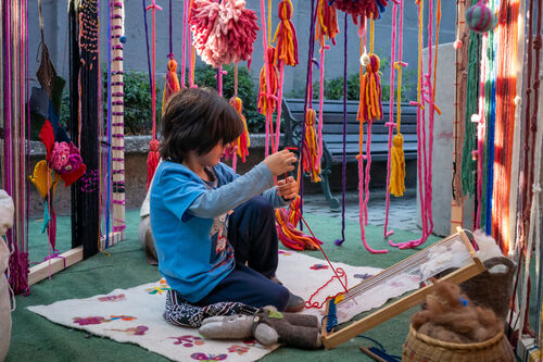 Espacio de experimentación con lanas para niños, Viernes 24 de abril