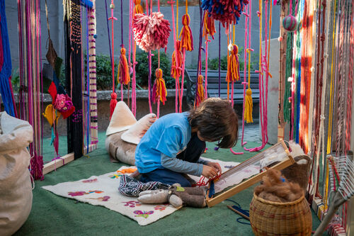 Espacio de experimentación con lanas para niños, Viernes 24 de abril