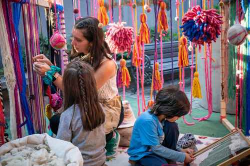 Espacio de experimentación con lanas para niños, Viernes 24 de abril