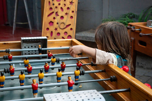 Espacio de experimentación con lanas para niños, Viernes 24 de abril