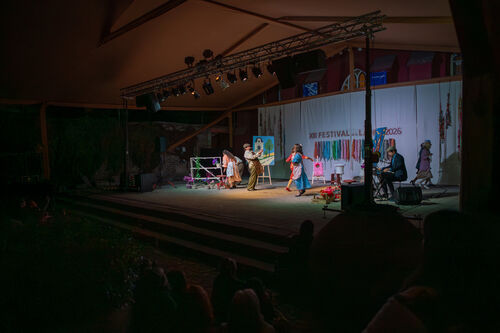 Obra de teatro, Viernes 24 de abril